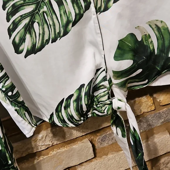 L'Agence Annie Leaf Tropical Palm Snap Bottom Tie Blouse Size Medium - Picture 3 of 8